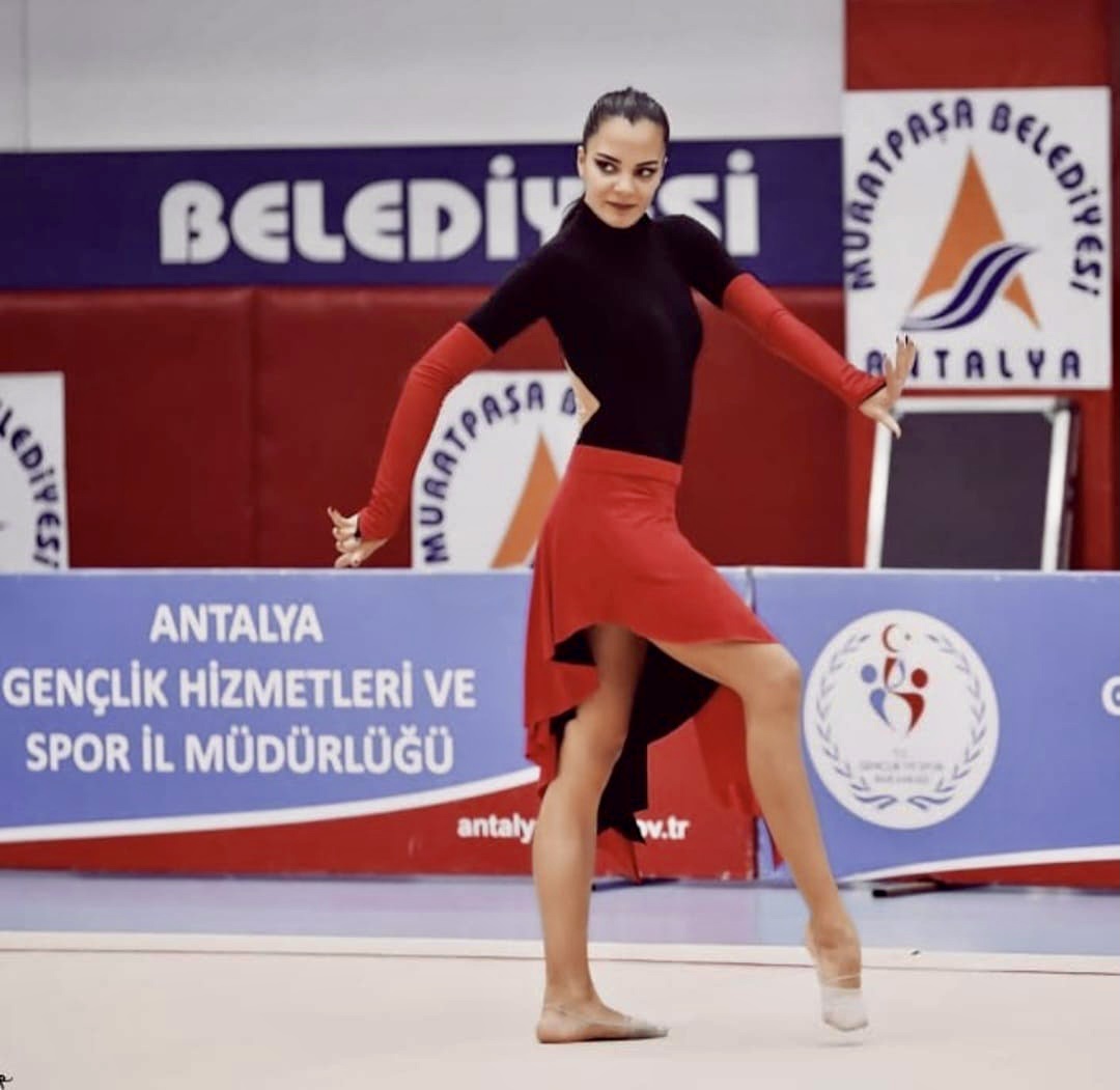 RİTMİK CİMNASTİK NEDİR?